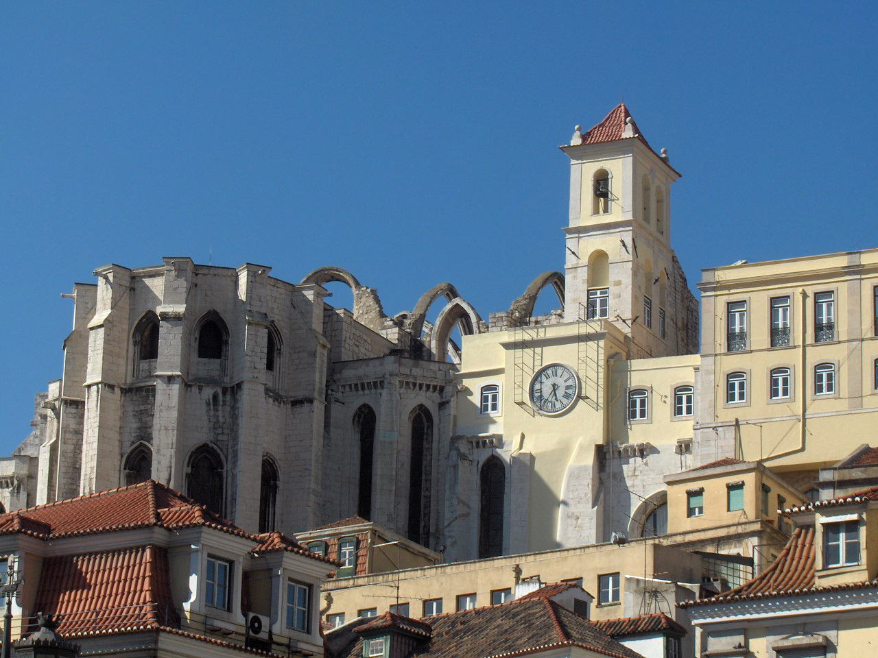 Улица Rua do Carmo