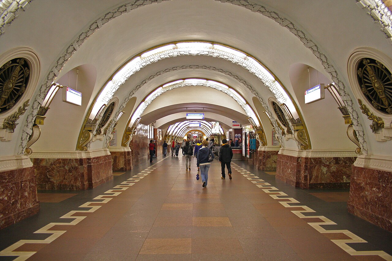 Станция метро «Площадь Восстания»